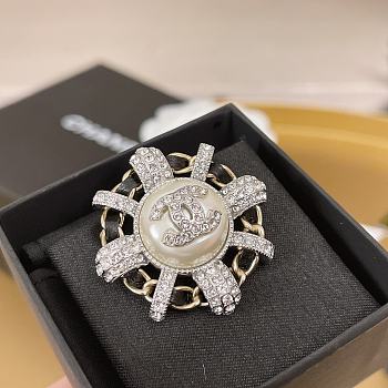 Chanel Brooch 10