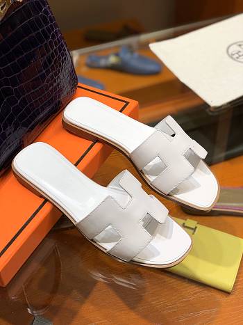 Hermes Flats White