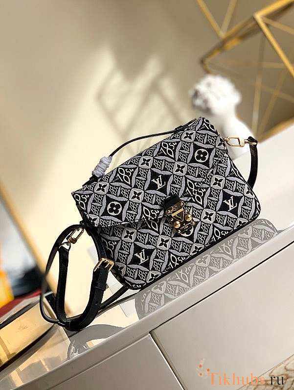 LV Since 1854 Pochette Metis M40780 Size 25 x 19 x 7 cm - 1