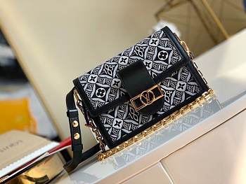 LV Dauphine M44580 Black Size 20 x 15 x 9 cm