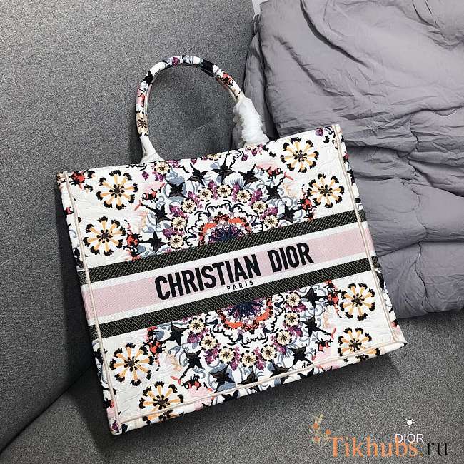 Dior Book Tote Spring Embroidered Size 41.5 x 32 x 5 cm - 1