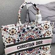 Dior Book Tote Spring Embroidered Size 41.5 x 32 x 5 cm - 5