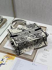 Dior Mini Book Tote Hercules Size 26.5 × 21 × 14 cm - 6