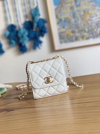 Chanel Belt Bag 2022 White Size 11 x 11 x 5 cm