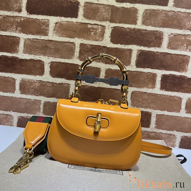 Gucci Top Handle Bag In Yellow Leather 686864 Size 21 x 15 x 7 cm - 1