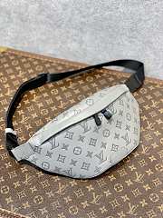 LV Discovery Bumbag Grey 44x15x9cm - 1