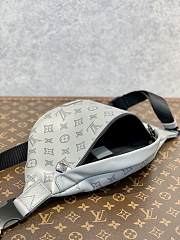 LV Discovery Bumbag Grey 44x15x9cm - 4