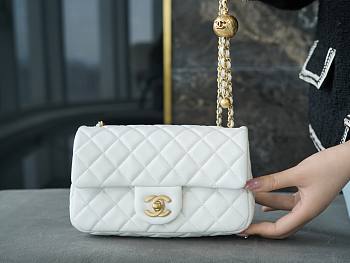 Chanel Flap Bag Lambskin White Gold Hardware Ball 20x13x7cm