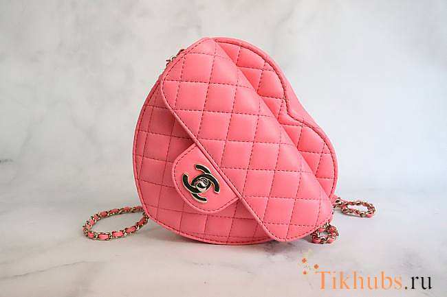 Chanel Heart Pink Bag Lambskin 18x16.5x6.5cm - 1