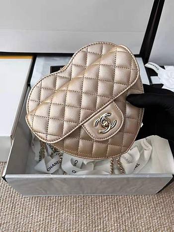 Chanel Heart Chain Bag Gold 18x16.5x6.5cm