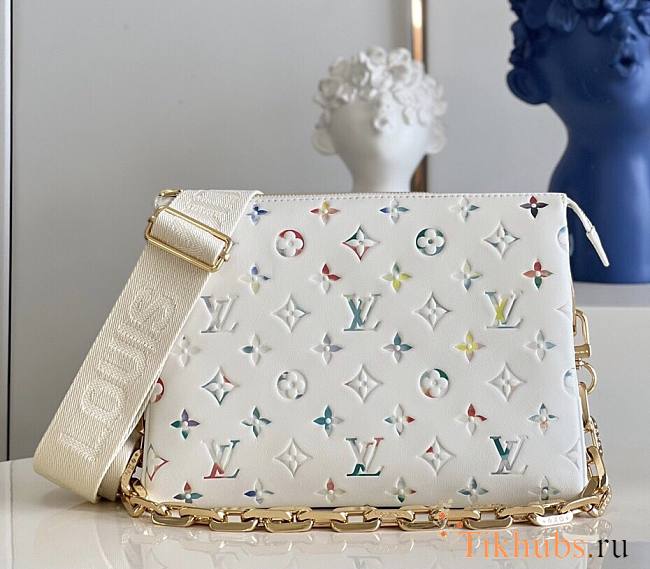 LV Coussin PM White 26x20x12cm - 1