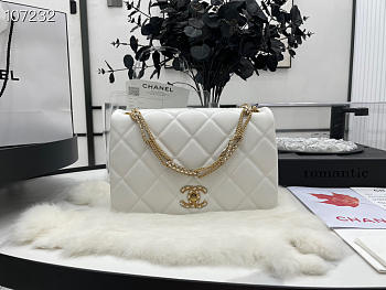 Chanel Flap Bag Lamskin White 26x16x10cm