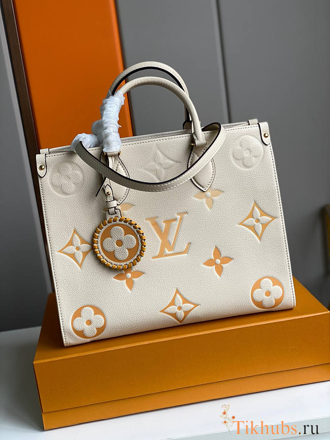 LV Onthego Cream Color M45717 Size 34.0 x 26.0 x 13.0 - 1