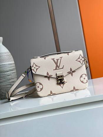 LV Pochette Metis Cream 25x19x7cm