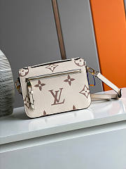 LV Pochette Metis Cream 25x19x7cm - 4