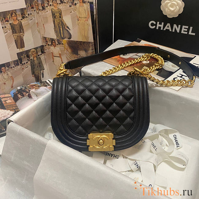 Chanel Small Boy Messenger Black Bag 18x12.5x6cm - 1