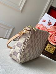 LV Pochette White 21x13x3cm - 5