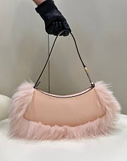 Fendi O’Lock Swing pink fox fur 32x11x5cm - 5