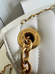 Louis Vuitton LV New Wave Chain White 21x12x9cm - 5