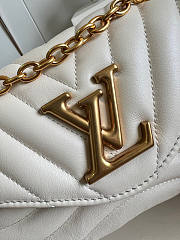 Louis Vuitton LV New Wave Chain White 21x12x9cm - 6