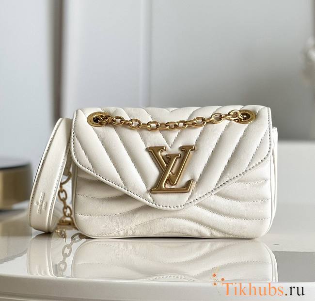 Louis Vuitton LV New Wave Chain White 21x12x9cm - 1