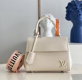 Louis Vuitton LV Cluny Mini Quartz 20x16x7.5cm