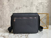 Louis Vuiiton LV District PM Black 26x20x7cm - 3