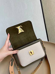 Louis Vuitton LV Lockme Tender Light Khaki 19x13x8cm - 5