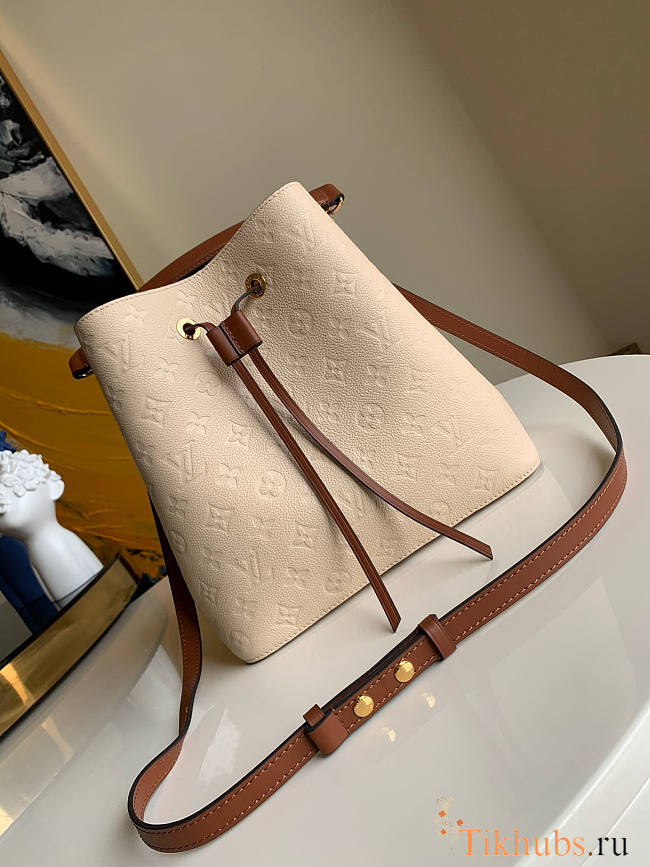 LV Bucket Bag White 26cm - 1