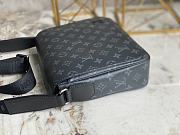 Louis Vuiiton LV District PM Monogram 26x20x7cm - 2