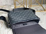 Louis Vuiiton LV District PM Monogram 26x20x7cm - 3