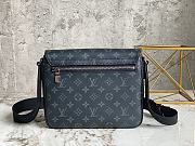 Louis Vuiiton LV District PM Monogram 26x20x7cm - 5