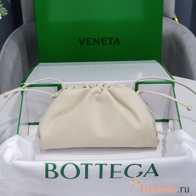 Bottega Veneta Pouch Small Clutch White 22x12x7cm - 1