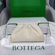 Bottega Veneta Pouch Small Clutch White 22x12x7cm - 1
