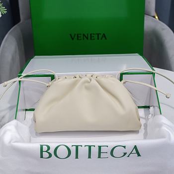 Bottega Veneta Pouch Small Clutch White 22x12x7cm