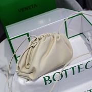 Bottega Veneta Pouch Small Clutch White 22x12x7cm - 4