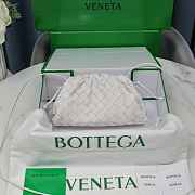 Bottega Veneta Mini Pouch Intrecciato Leather Clutch White 22x13x5cm - 1