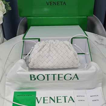 Bottega Veneta Mini Pouch Intrecciato Leather Clutch White 22x13x5cm