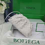 Bottega Veneta Mini Pouch Intrecciato Leather Clutch White 22x13x5cm - 4