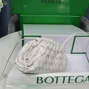 Bottega Veneta Mini Pouch Intrecciato Leather Clutch White 22x13x5cm - 5