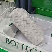 Bottega Veneta Mini Pouch Intrecciato Leather Clutch White 22x13x5cm - 2