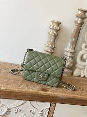 Chanel Mini Flap Bag Green Lambskin 17cm - 1