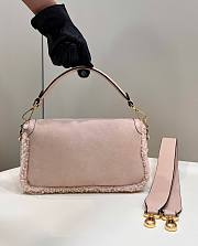 Fendi Baguette Pale Pink Sheepskin Bag 27x15x6cm - 5