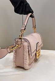 Fendi Baguette Pale Pink Sheepskin Bag 27x15x6cm - 4