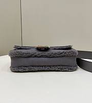 Fendi Baguette Pale Grey Sheepskin Bag 27x15x6cm - 6