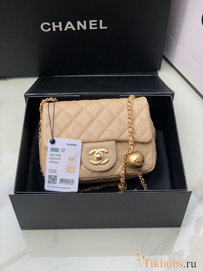 Chanel Flap Bag Lambskin Beige 17cm - 1