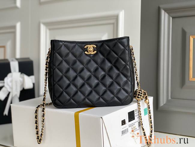 Chanel 22S Pearl Hobo Bag Lambskin Black 19x17x8.5cm - 1