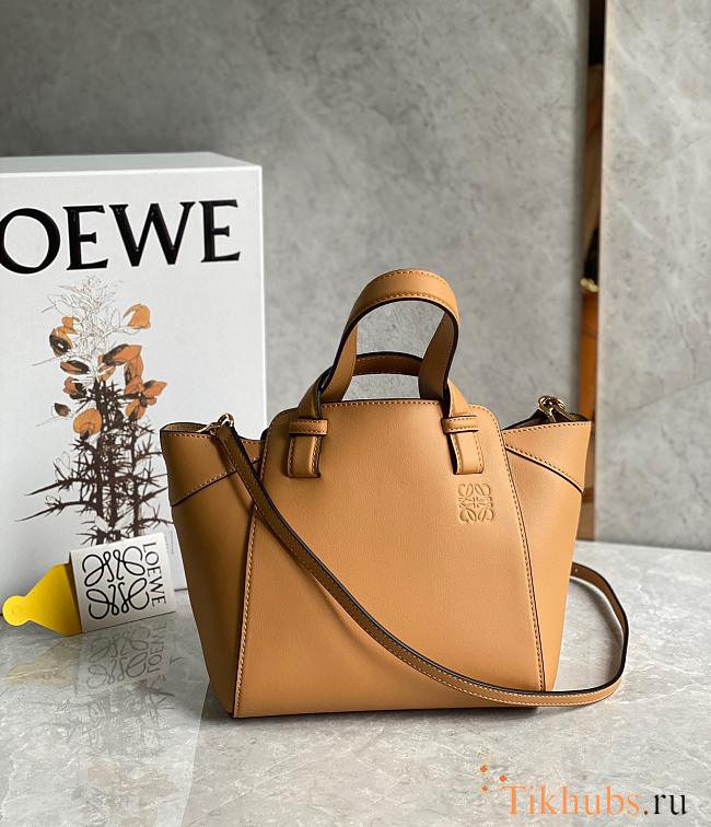 Loewe Hammock Nugget Bag Brown 20 x 18 x 20 cm - 1