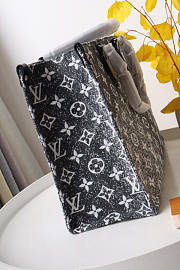 Louis Vuiiton LV Onthego MM Tote Grey Bag 35 x 27 x 14 cm - 3