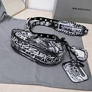 Balenciaga Le Cagole Black And White Graffiti 26x12x6cm - 4